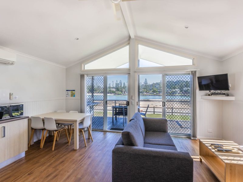20240828 TALLEBUDGERA TOURIST PARK 76 2 BR WATERFRONT SUPERIOR CABIN WEB